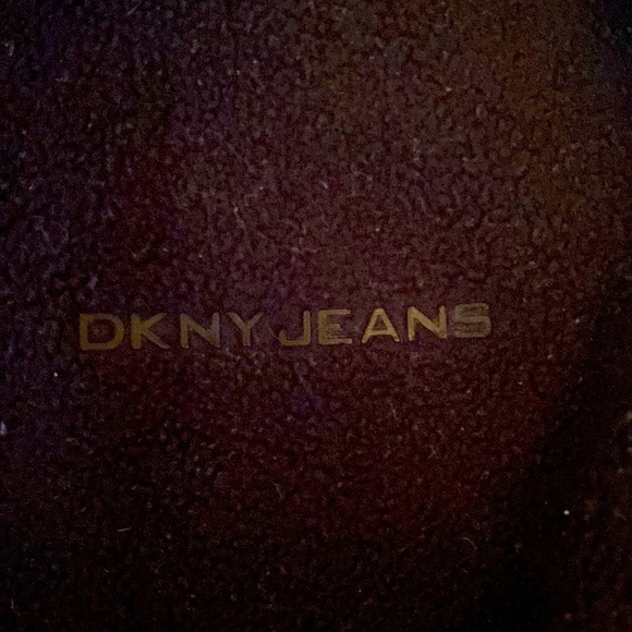 DKNY black polyester fleece vest. Zippered front. Drawstring bottom. Size XS. - Picture 3 of 8